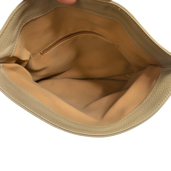 Pebbled Italian Leather shoulder bag - Picture 11 of 15